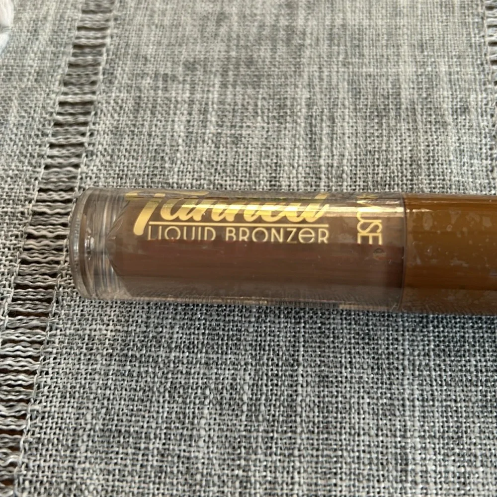 Amuse Tanned liquid bronzer